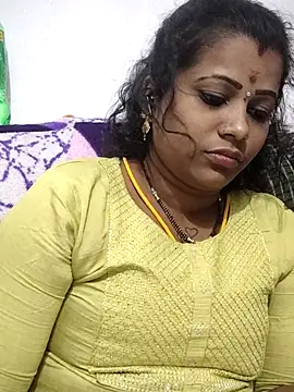 sweetqueen143 online show from May 25, 2026, 9:57 pm