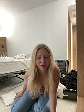 Bellablows online show from October 2, 2025, 2:09 pm