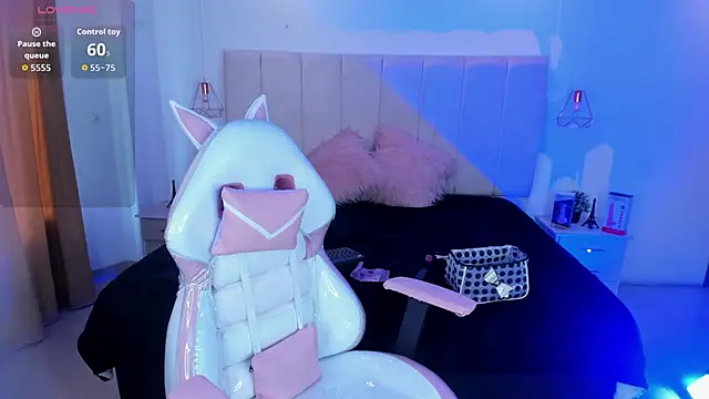 Gyal 8  online show from November 24, 2025, 7:58 pm