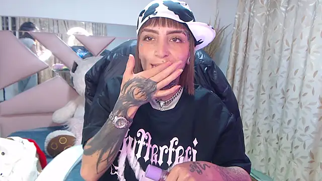 Gyal 8  online show from October 13, 2025, 4:03 am