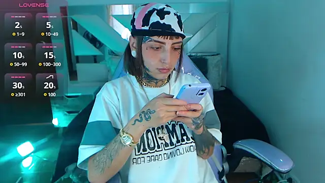 Gyal 8  online show from October 24, 2025, 7:46 pm