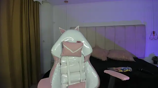 Gyal 8  online show from November 30, 2025, 3:40 am