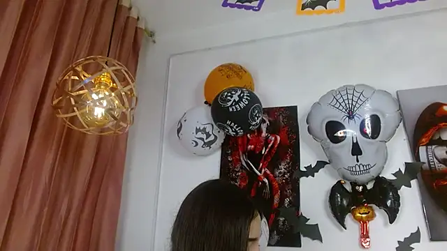 ladymooncs online show from October 18, 2025, 4:14 am