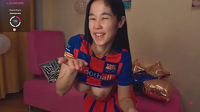 Snapshot of Reina__chan chatting on February 1, 2026, 3:27 am Reina chan online show from February 1, 2026, 3:27 am