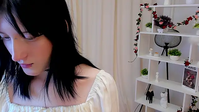 HollieHer online show from September 21, 2025, 12:10 pm