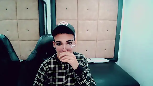 PatrickXX 1 online show from October 6, 2025, 7:36 pm