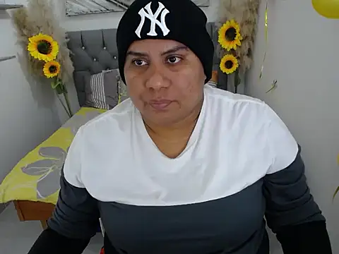 hotlesby valery online show from October 17, 2025, 7:04 pm