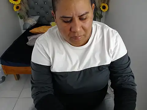 Snapshot of hotlesby_valery chatting on April 6, 2026, 11:33 am hotlesby valery online show from April 6, 2026, 11:33 am