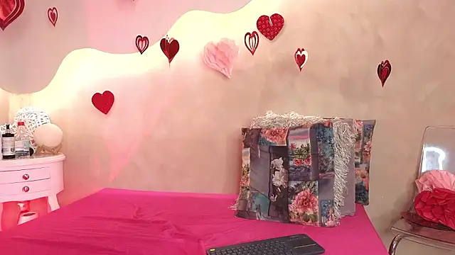 SaraGuzmann online show from February 19, 2026, 7:33 pm