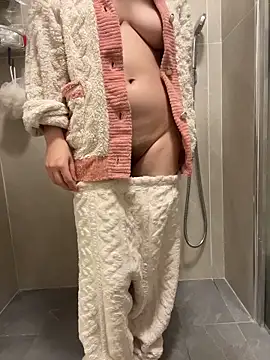 fioralba online show from November 11, 2025, 6:36 pm