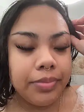 kiaradanielaxx online show from November 16, 2025, 8:35 pm