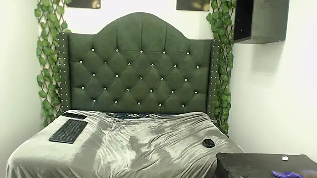 Alexia x online show from October 3, 2025, 6:42 pm
