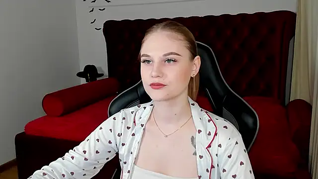 Snapshot of AriaWell chatting on November 15, 2025, 5:11 am AriaWell online show from November 15, 2025, 5:11 am