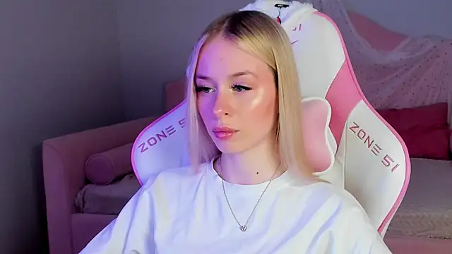 MiaGraces online show from November 17, 2025, 5:17 pm