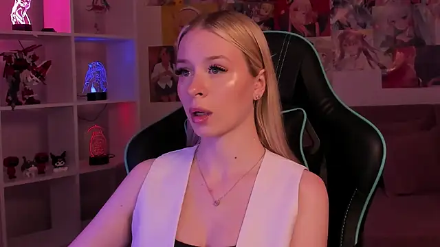 MiaGraces online show from November 13, 2025, 5:17 pm