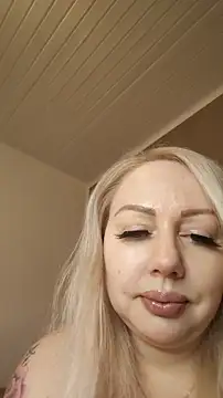 MarinaMargo online show from December 3, 2025, 9:58 pm