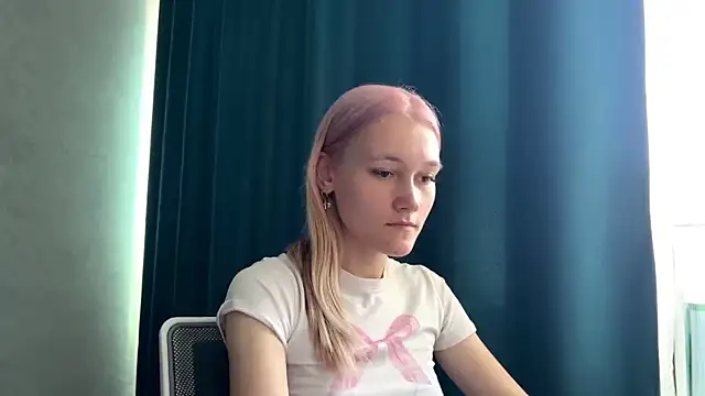 TwinedPeril online show from October 4, 2025, 7:32 am