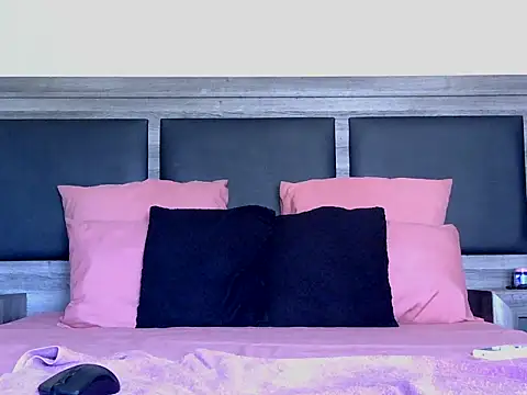 Snapshot of best_frnd chatting on February 4, 2026, 5:46 am best frnd online show from February 4, 2026, 5:46 am