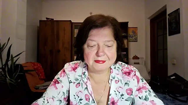 Snapshot of Violet_Pulse chatting on November 8, 2025, 4:21 pm Violet Pulse online show from November 8, 2025, 4:21 pm