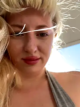 Snapshot of RonnieKiss chatting on December 20, 2025, 5:10 am RonnieKiss online show from December 20, 2025, 5:10 am