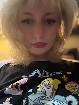 RonnieKiss online show from April 21, 2026, 10:00 am