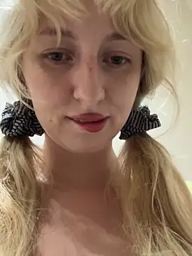 Snapshot of RonnieKiss chatting on December 3, 2025, 7:19 am RonnieKiss online show from December 3, 2025, 7:19 am