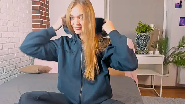 MarryLuz online show from September 30, 2025, 6:25 pm
