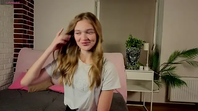 MarryLuz online show from October 26, 2025, 6:19 pm