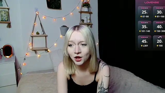 ArcticaRyder online show from November 20, 2025, 8:15 am