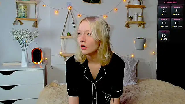 ArcticaRyder online show from November 6, 2025, 7:34 am