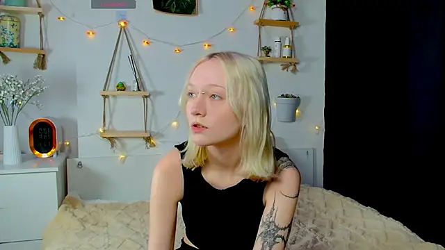 ArcticaRyder online show from November 3, 2025, 8:18 am