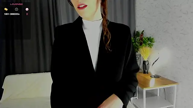 DelilahConsalvo online show from September 25, 2025, 6:03 pm