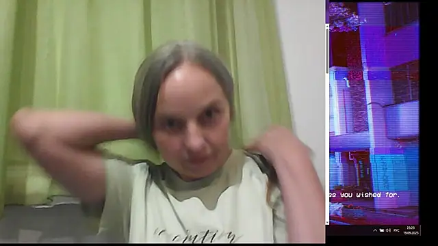 Snapshot of B_i_r_d_i_e chatting on September 19, 2025, 8:24 pm B i r d i e online show from September 19, 2025, 8:24 pm