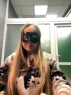 Snapshot of B_i_r_d_i_e chatting on October 29, 2025, 10:14 am B i r d i e online show from October 29, 2025, 10:14 am