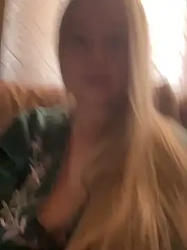 Snapshot of B_i_r_d_i_e chatting on September 28, 2025, 11:06 am B i r d i e online show from September 28, 2025, 11:06 am