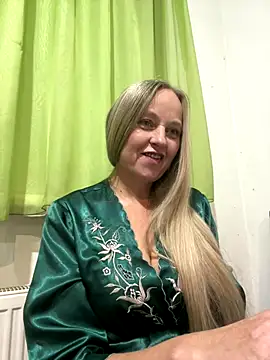 Snapshot of B_i_r_d_i_e chatting on September 25, 2025, 6:25 pm B i r d i e online show from September 25, 2025, 6:25 pm