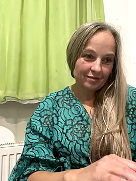 Snapshot of B_i_r_d_i_e chatting on September 26, 2025, 11:11 pm B i r d i e online show from September 26, 2025, 11:11 pm