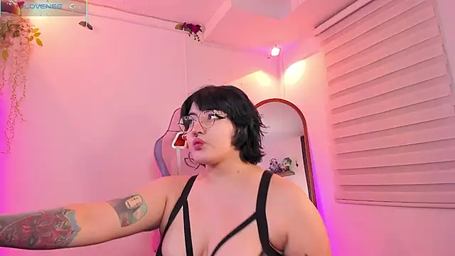 Berrykww  online show from September 29, 2025, 10:37 pm