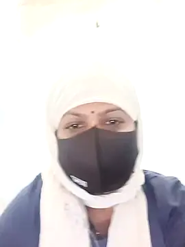 Snapshot of Mona_darling21 chatting on October 24, 2025, 5:17 am Mona darling21 online show from October 24, 2025, 5:17 am