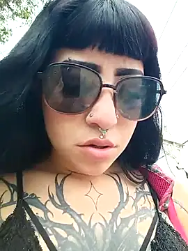 Snapshot of CAROLINA_17- chatting on October 16, 2025, 3:20 pm CAROLINA 17- online show from October 16, 2025, 3:20 pm