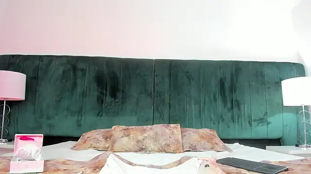 VanessaParis   online show from September 23, 2025, 12:28 am