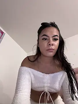 lindaa   online show from September 20, 2025, 7:52 pm