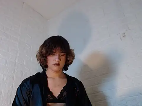 Marian Cristal online show from November 9, 2025, 3:10 am