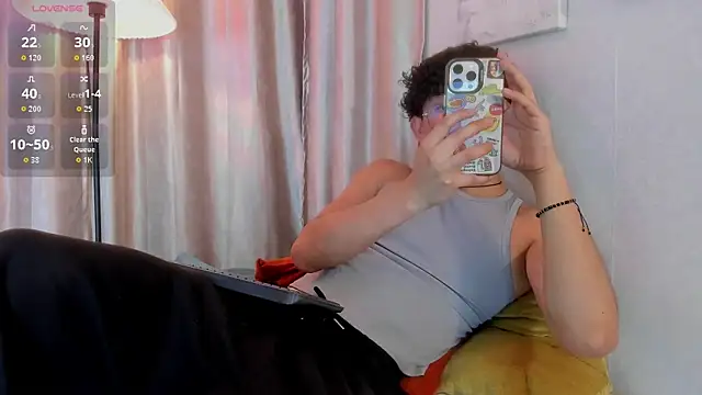 Snapshot of liam_twiink chatting on May 6, 2026, 8:02 pm liam twiink online show from May 6, 2026, 8:02 pm