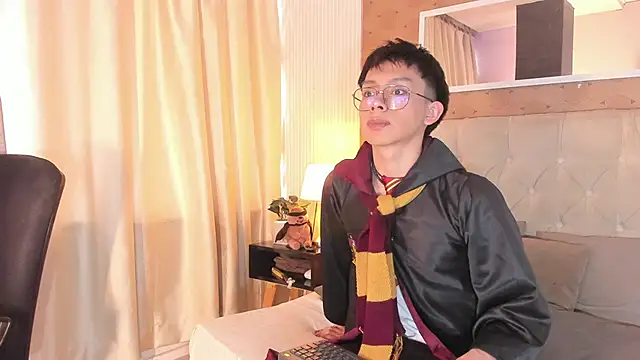 liam twiink online show from October 31, 2025, 8:05 pm