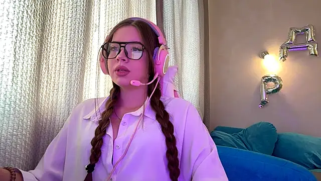 Snapshot of NadaBajko chatting on October 1, 2025, 2:49 am NadaBajko online show from October 1, 2025, 2:49 am