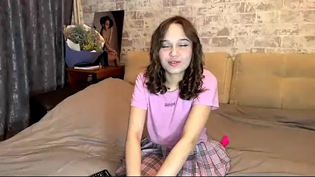 LurleneLamour online show from September 27, 2025, 4:57 pm