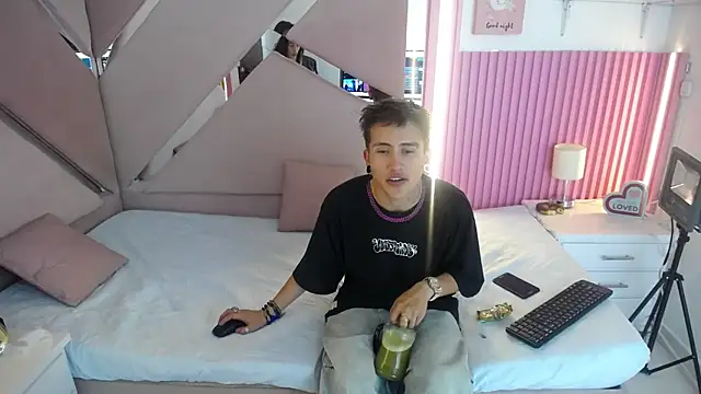 oblivionlove online show from March 25, 2026, 10:30 pm