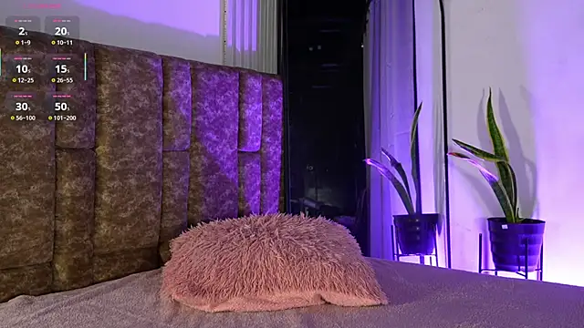 Missdionne curly online show from April 9, 2026, 11:05 am