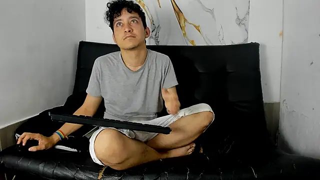 Snapshot of Amun_obsidian chatting on February 7, 2026, 9:39 am Amun obsidian online show from February 7, 2026, 9:39 am